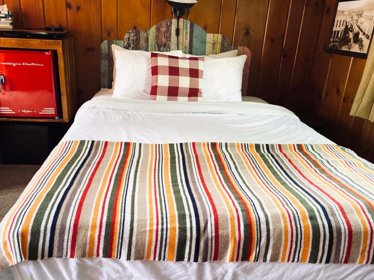 באולדר Foot Of The Mountain Motel מראה חיצוני תמונה